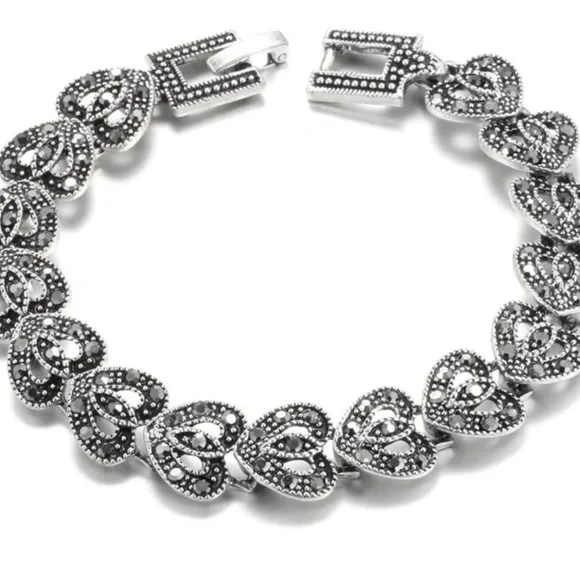 Black crystals antique silver bracelet - Picture 7 of 9